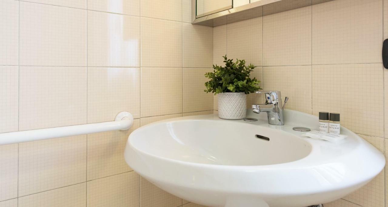 Joivy Welcoming 1Br Apt Next To Villa Olmo Como Exterior foto