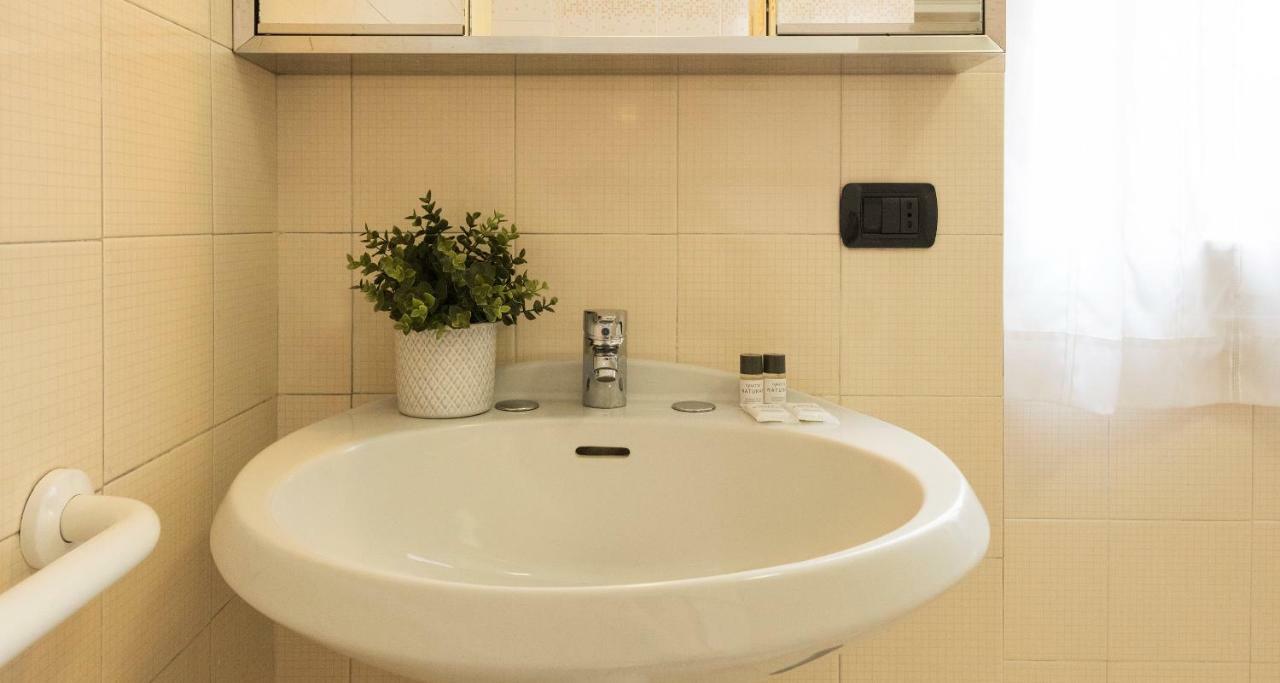 Joivy Welcoming 1Br Apt Next To Villa Olmo Como Exterior foto