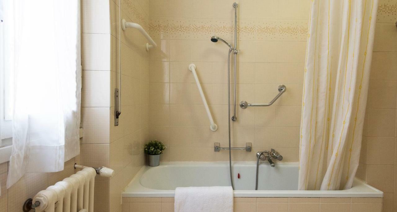 Joivy Welcoming 1Br Apt Next To Villa Olmo Como Exterior foto